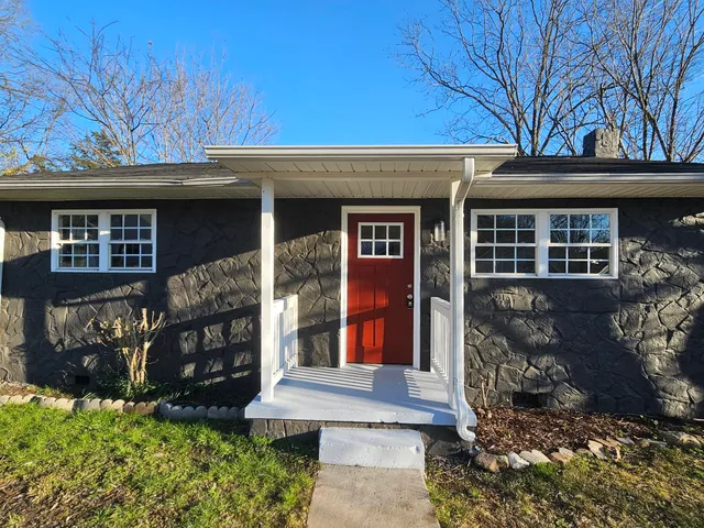 $169,900 | 1317 South Cedar Avenue, South Pittsburg, TN 37380