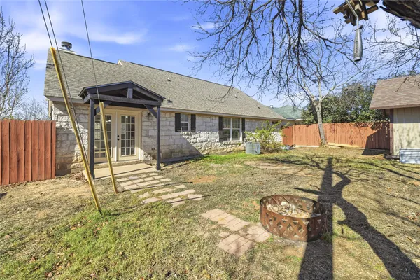 $2,200 | 201 Green Oaks Loop, Fredericksburg, TX 78624