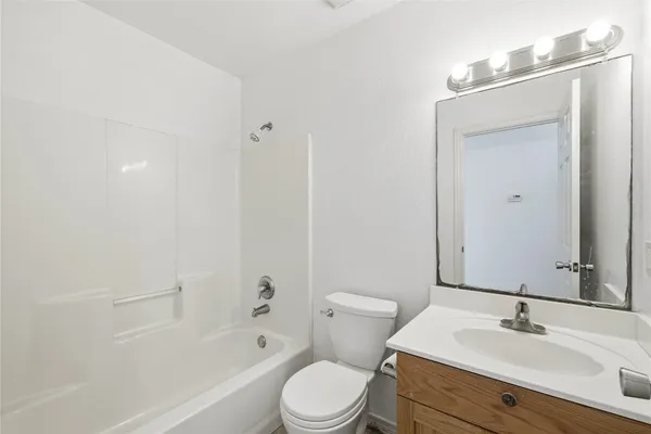 $2,200 | 201 Green Oaks Loop, Fredericksburg, TX 78624