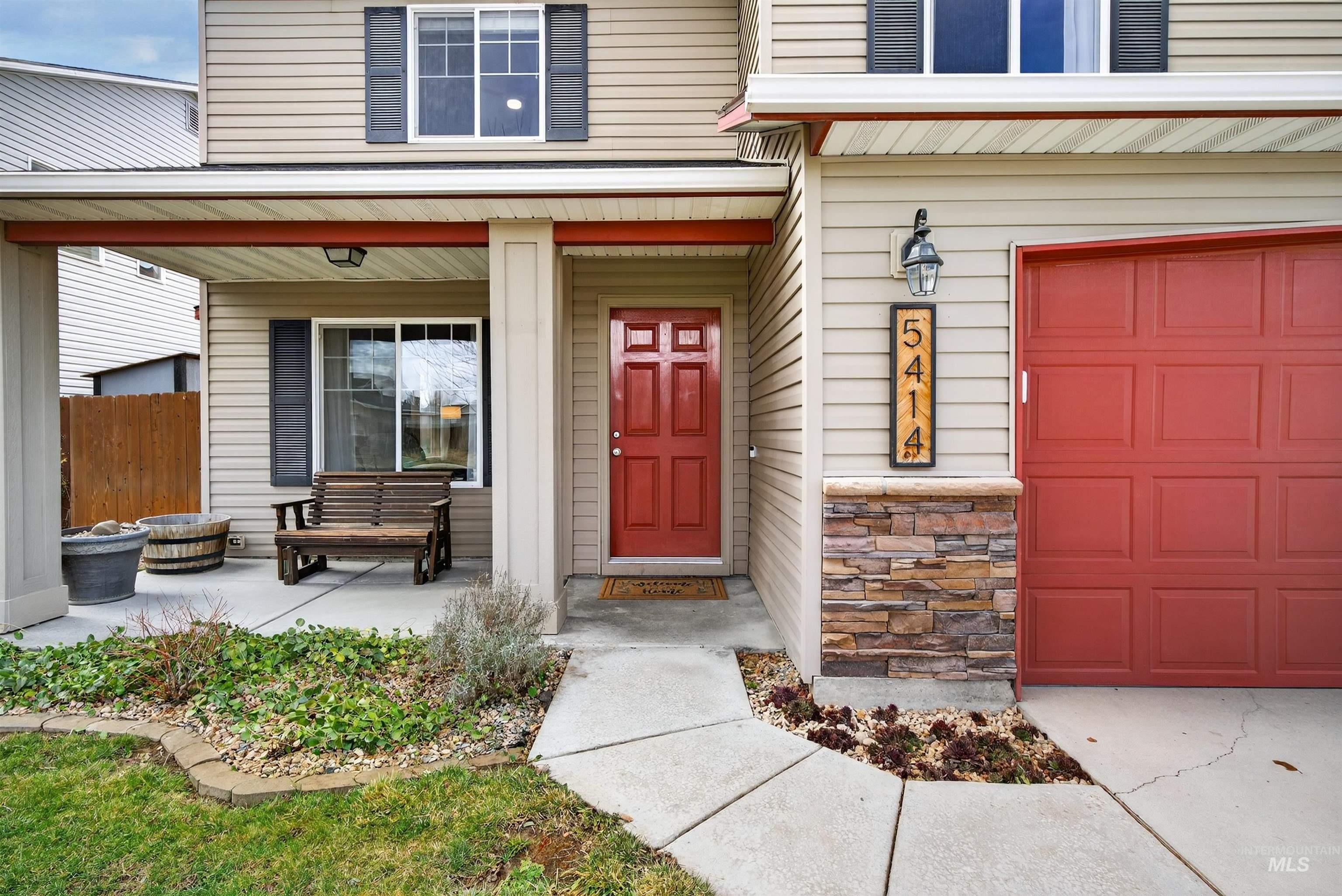 5414 Barkley Way Caldwell, ID 83607 - Photo 39 of 50 Property entrance with a porch, a garage, and stone siding