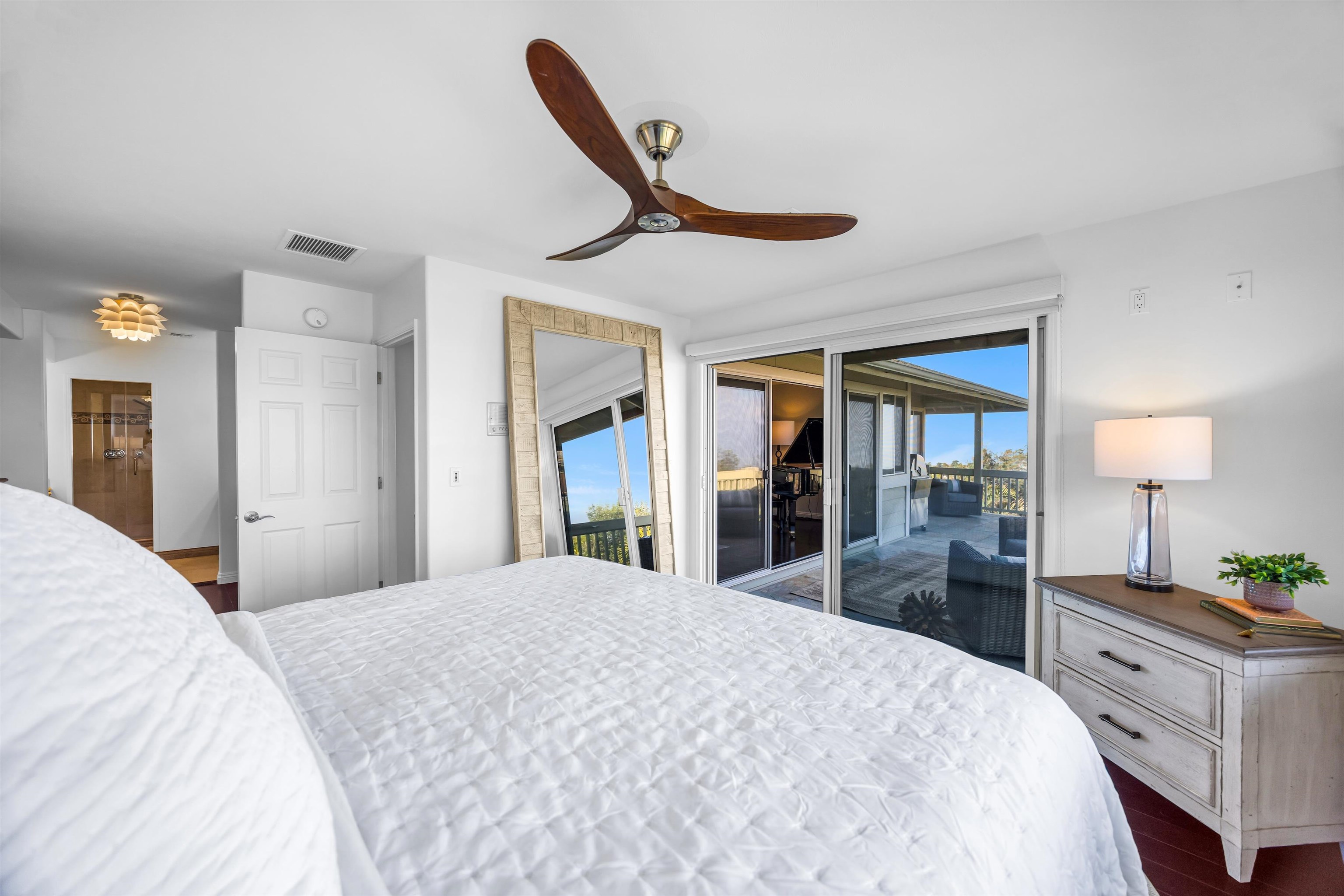 40 Kapalulu Place Kula, HI 96790 - Photo 15 of 45 a bedroom with a bed and a large mirror with dresser