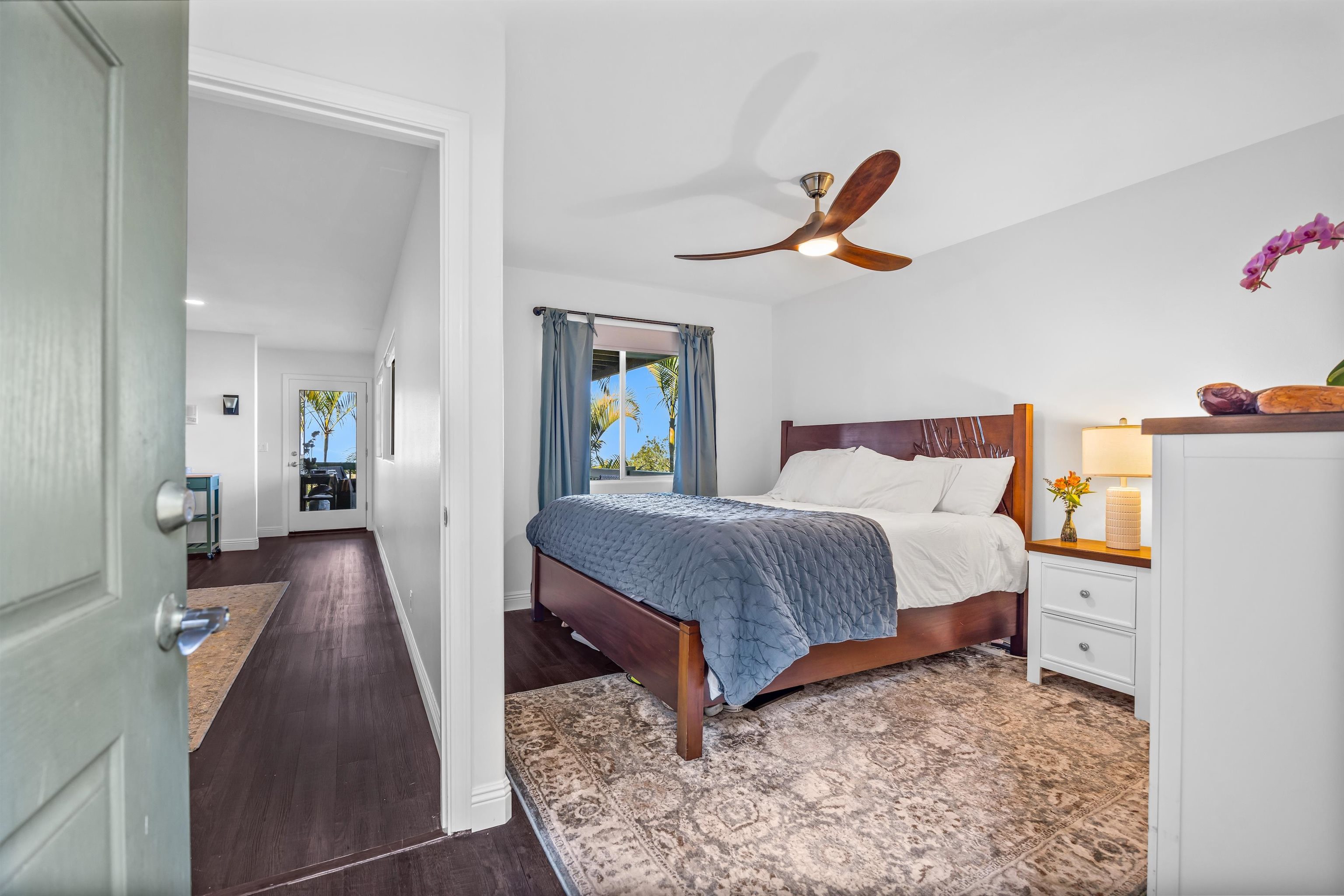 40 Kapalulu Place Kula, HI 96790 - Photo 27 of 45 a bedroom with a bed and wooden floor