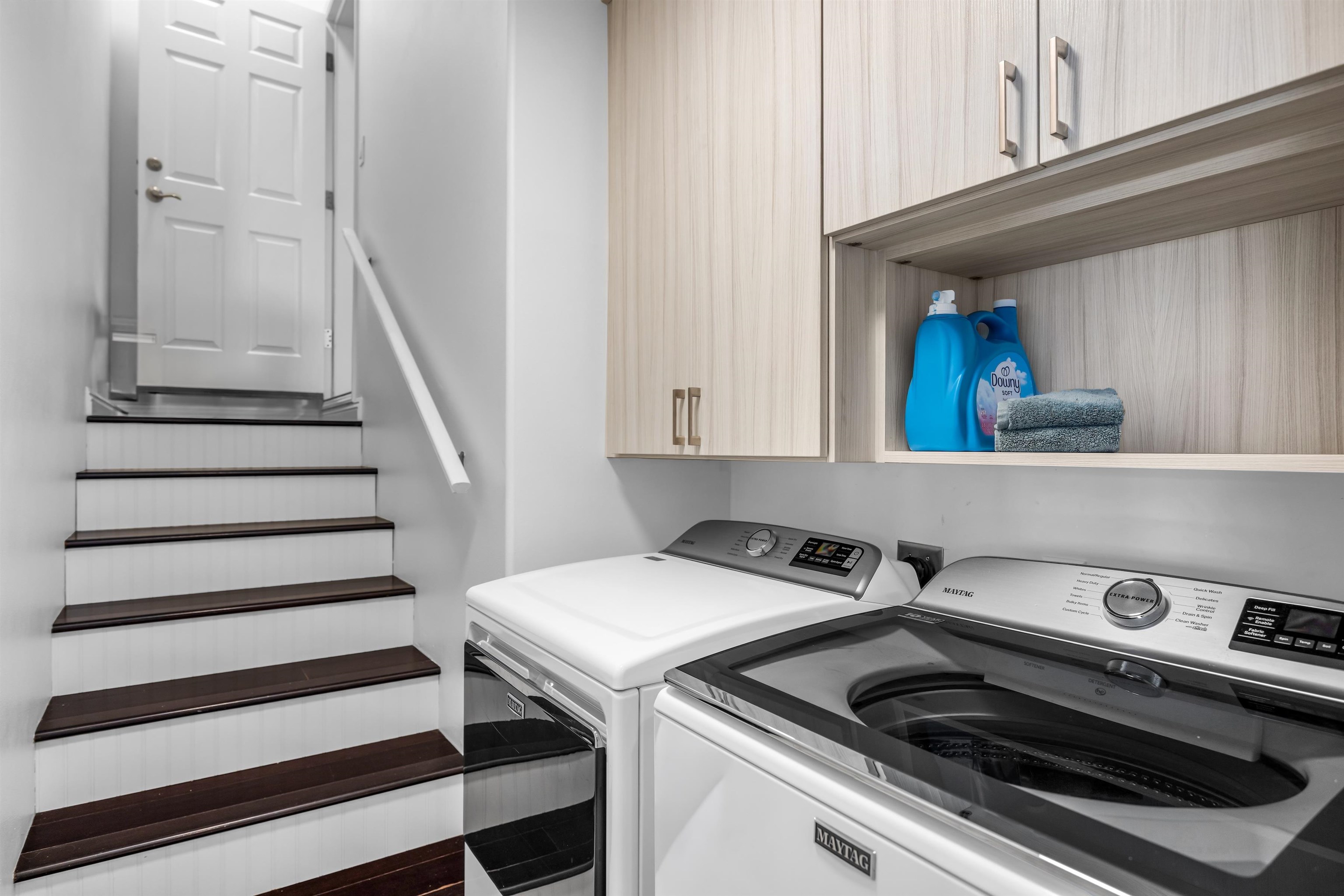 40 Kapalulu Place Kula, HI 96790 - Photo 38 of 45 a view of a kitchen with stove and cabinets