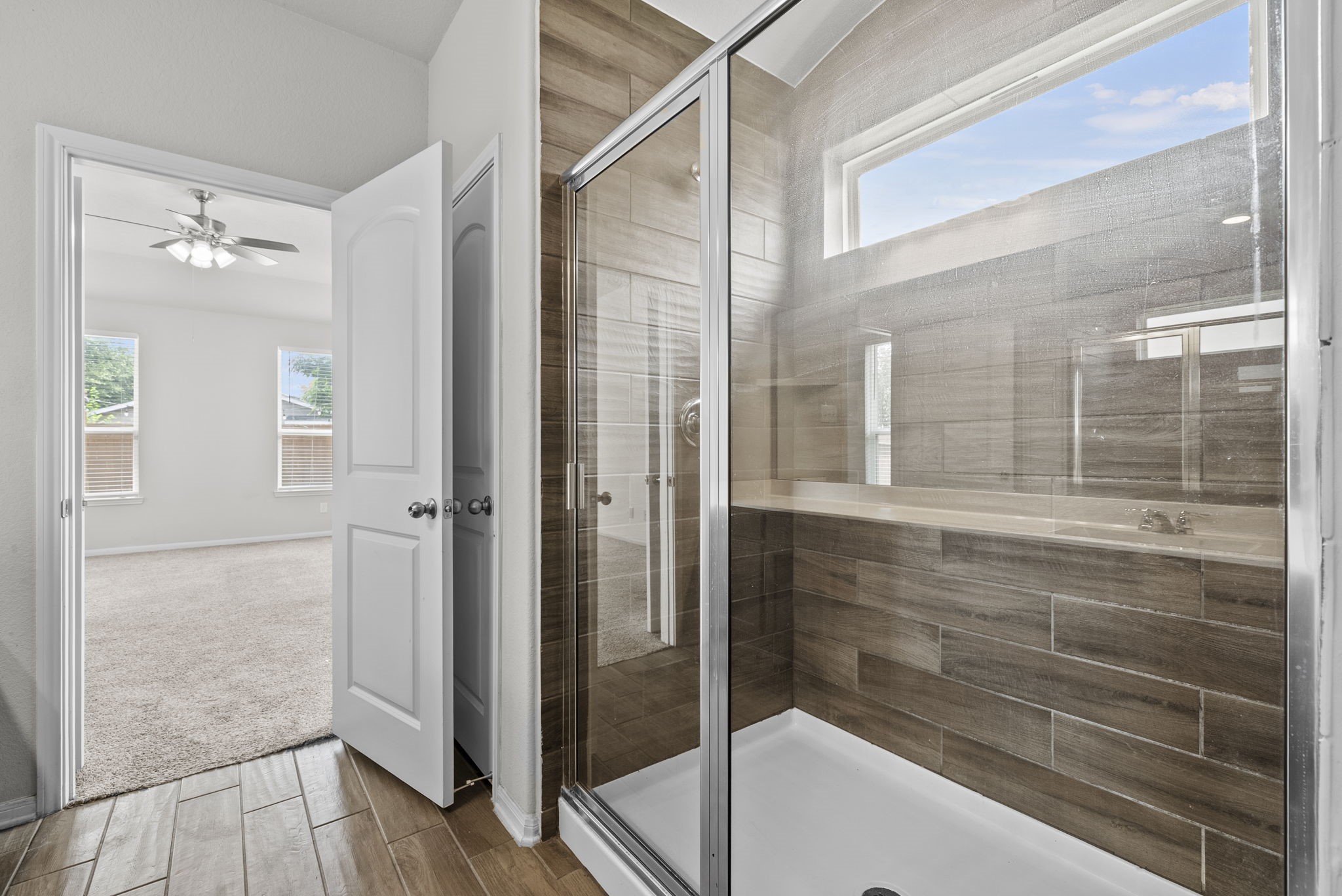 903 Willowick Road Houston, TX 77090 - Photo 26 of 47 Primary suite bathroom