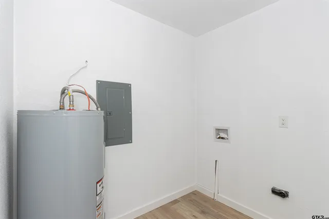 $230,000 | 112 Anderson County Road 1370, Palestine, TX 75801