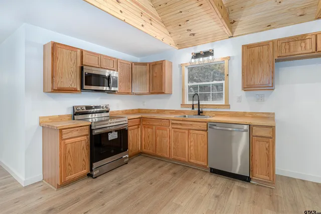 $230,000 | 112 Anderson County Road 1370, Palestine, TX 75801