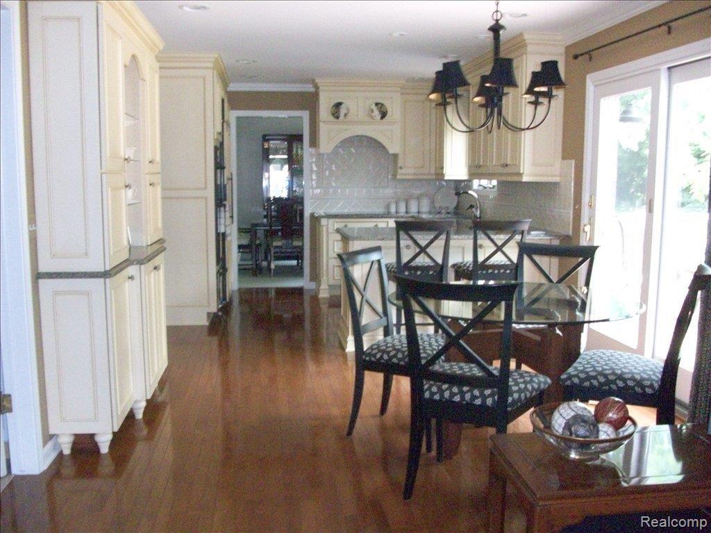 2663 Stonebury Drive Rochester, MI 48307 - Photo 8 of 14 Updated Kitchen