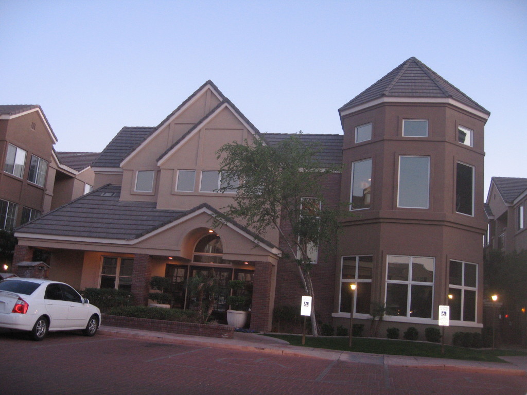 909 East Camelback Road, Unit 2026 Phoenix, AZ 85014 - Photo 2 of 10 Community Center