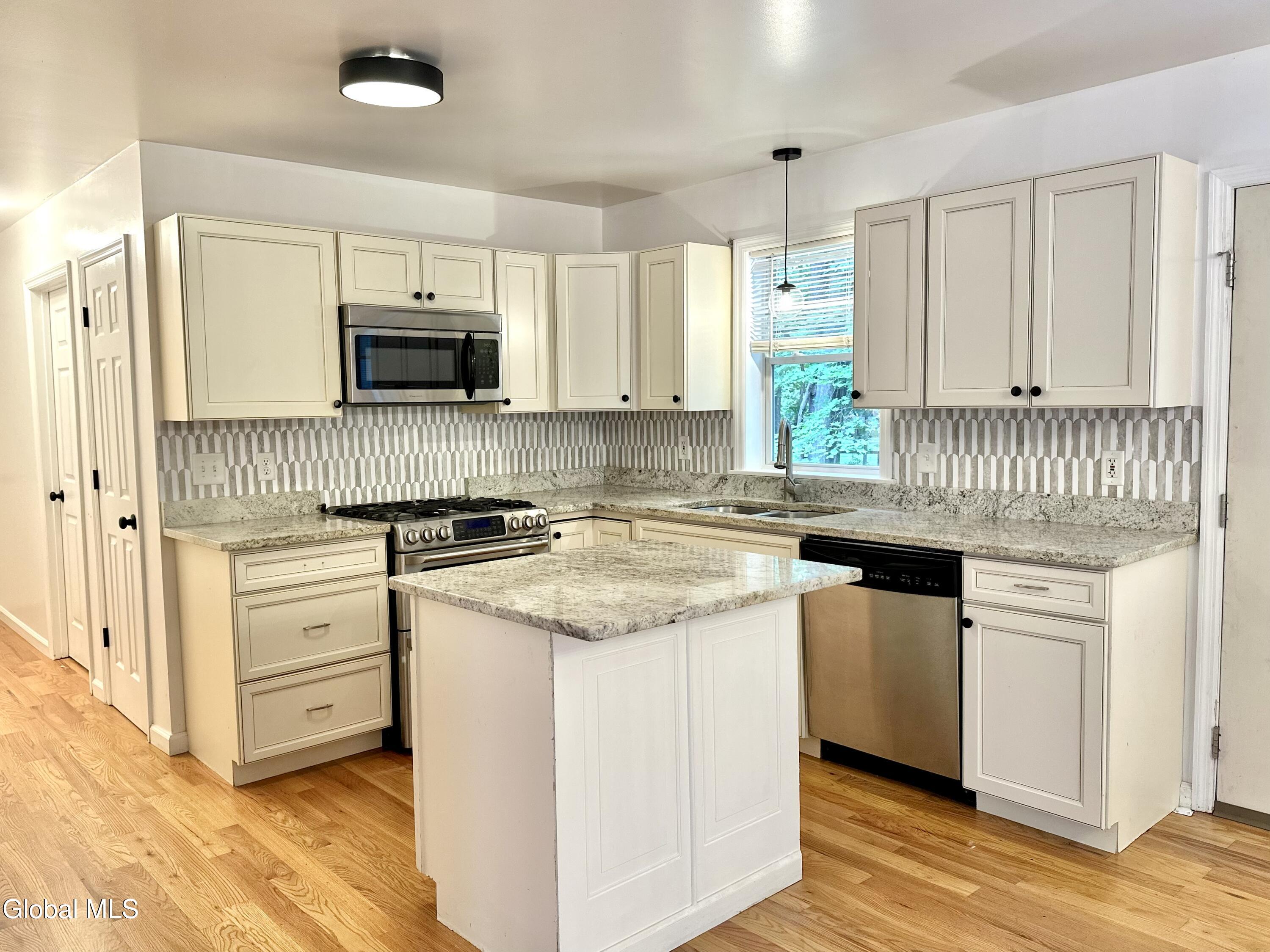 21 Loughberry Road Saratoga Springs, NY 12866 - Photo 5 of 28 IMG_9615