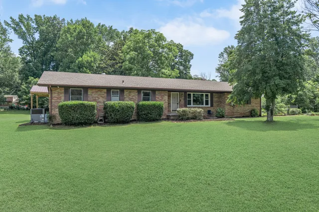 a view of a house with a backyard