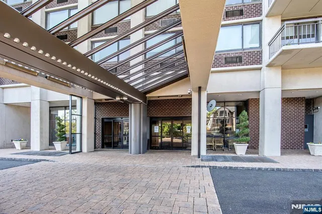 $740,000 | 200 Old Palisade Road, Unit 12H, Fort Lee, NJ 07024