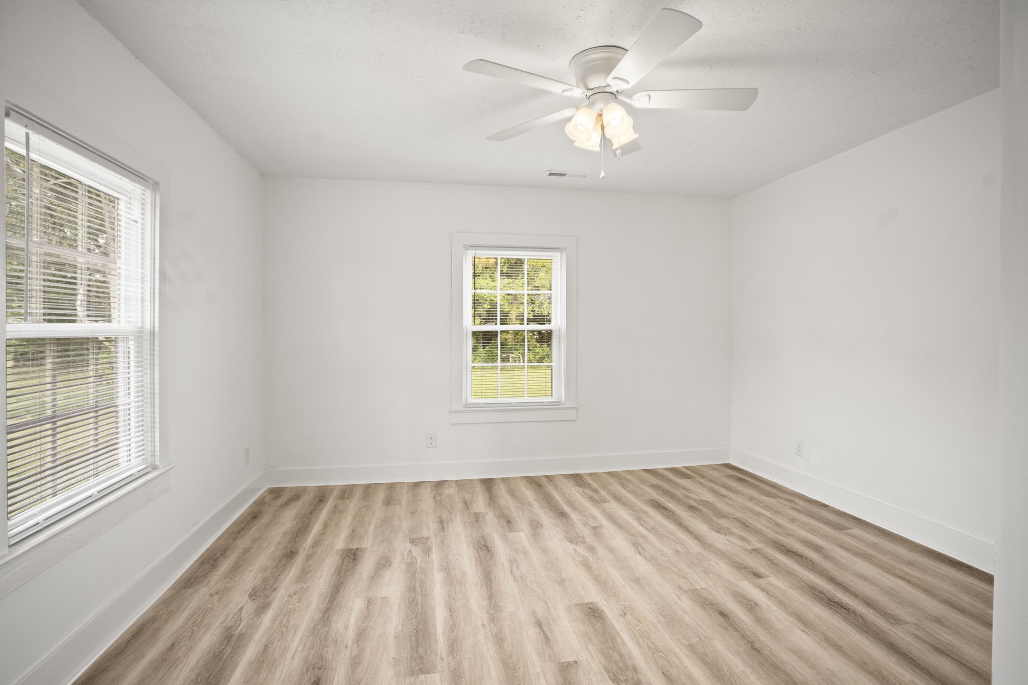 7230 Highway 49 E Springfield Tn 37172 East Springfield, TN 37172 - Photo 11 of 33 a view of a room with a large window
