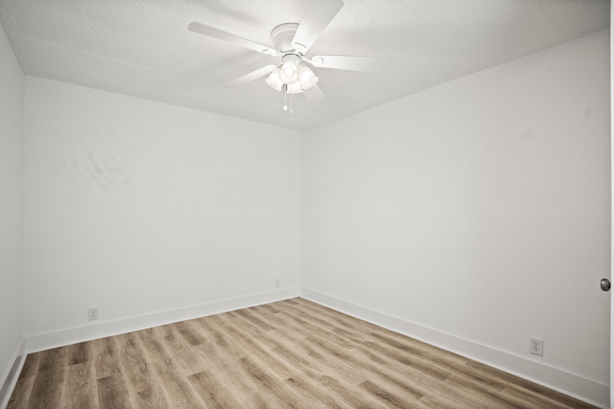 7230 Highway 49 E Springfield Tn 37172 East Springfield, TN 37172 - Photo 21 of 33 wooden floor in a empty room