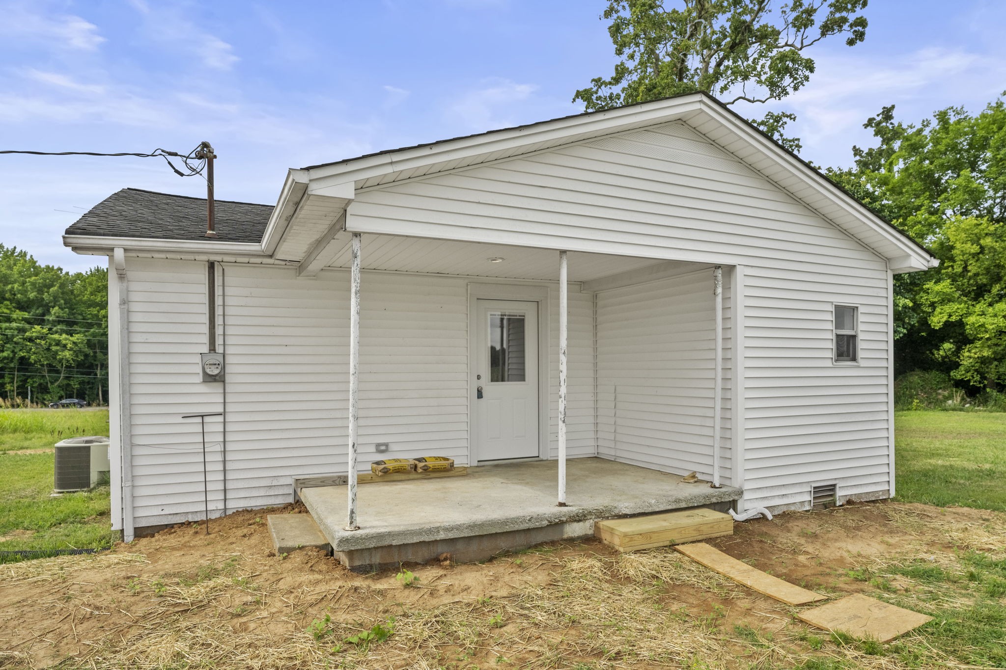 7230 Highway 49 E Springfield Tn 37172 East Springfield, TN 37172 - Photo 28 of 33 a view of a house with a yard and garage