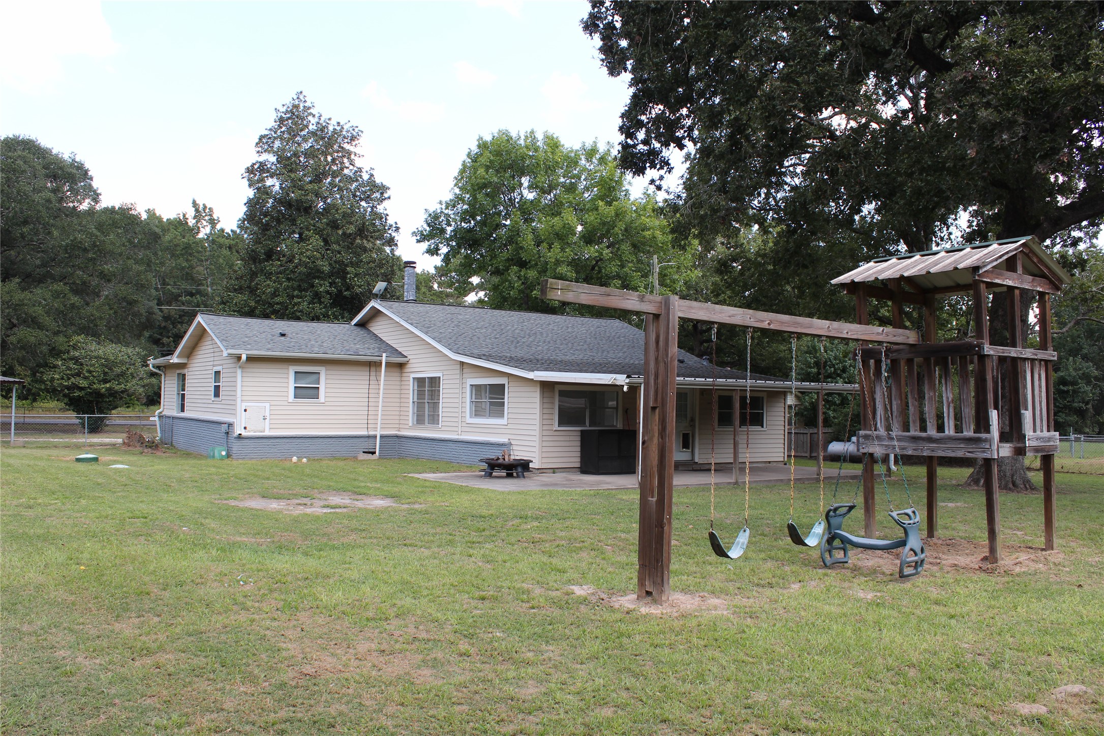 14040 FM 1484 Road Conroe, TX 77303 - Photo 33 of 47 a view of a house with backyard and sitting area