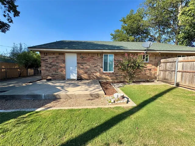 a view of a house with backyard and sitting area