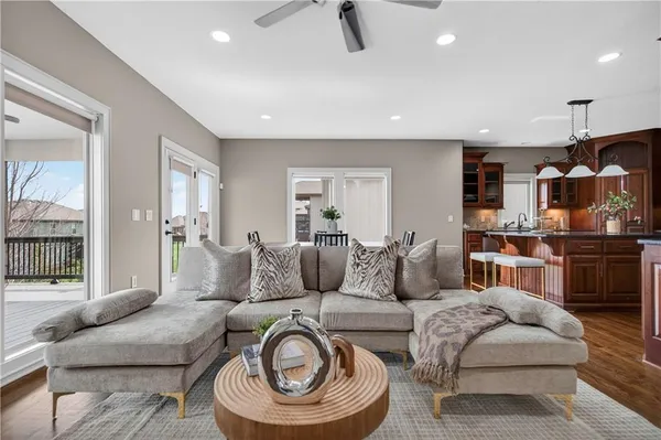 $700,000 | 4517 Sienna Ridge, Riverside, MO 64150