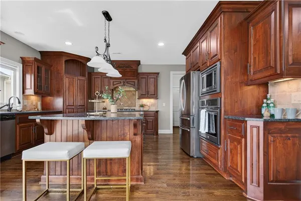 $700,000 | 4517 Sienna Ridge, Riverside, MO 64150