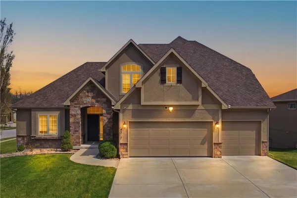$700,000 | 4517 Sienna Ridge, Riverside, MO 64150