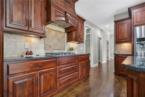 $700,000 | 4517 Sienna Ridge, Riverside, MO 64150