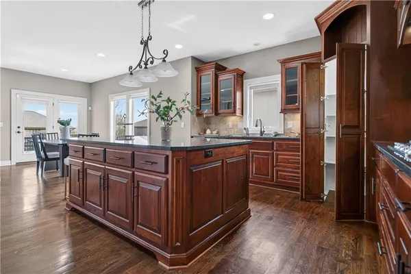 $700,000 | 4517 Sienna Ridge, Riverside, MO 64150