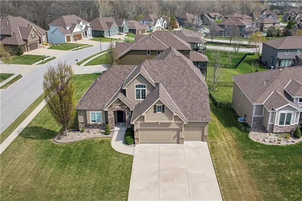 $700,000 | 4517 Sienna Ridge, Riverside, MO 64150