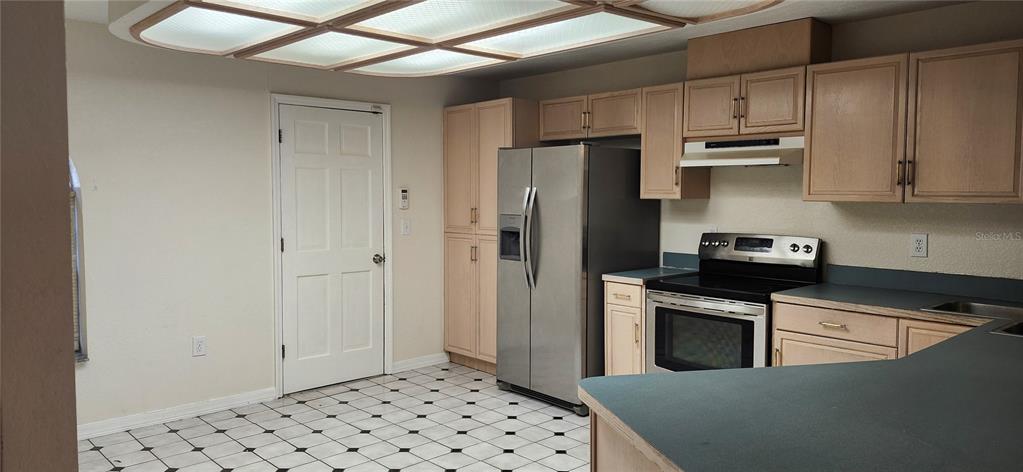 8404 Barrett Place Tampa, FL 33617 - Photo 17 of 28