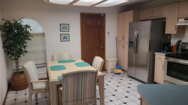 $2,500 | 8404 Barrett Place, Tampa, FL 33617