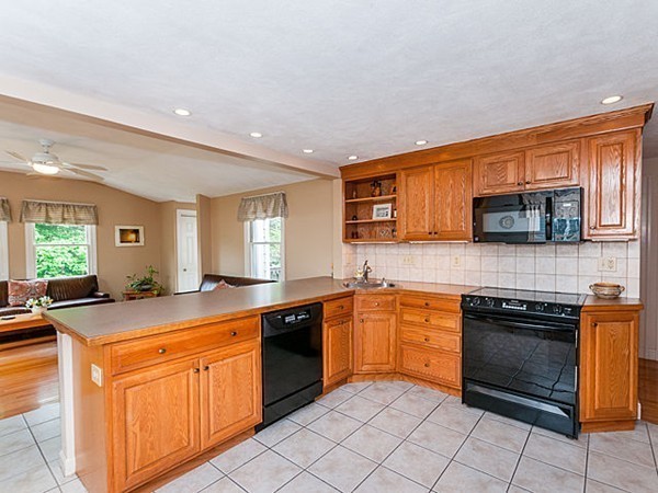 38 Virginia Road Needham, MA 02494 - Photo 4 of 27