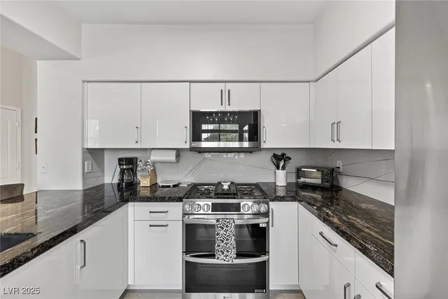 $2,900 | 1704 Queen Victoria Street, Unit 203, Las Vegas, NV 89144