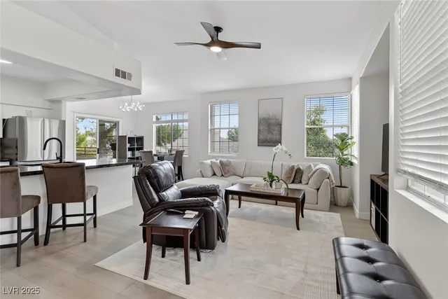 $2,900 | 1704 Queen Victoria Street, Unit 203, Las Vegas, NV 89144