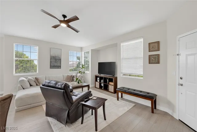 $2,900 | 1704 Queen Victoria Street, Unit 203, Las Vegas, NV 89144