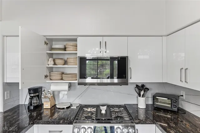 $2,900 | 1704 Queen Victoria Street, Unit 203, Las Vegas, NV 89144