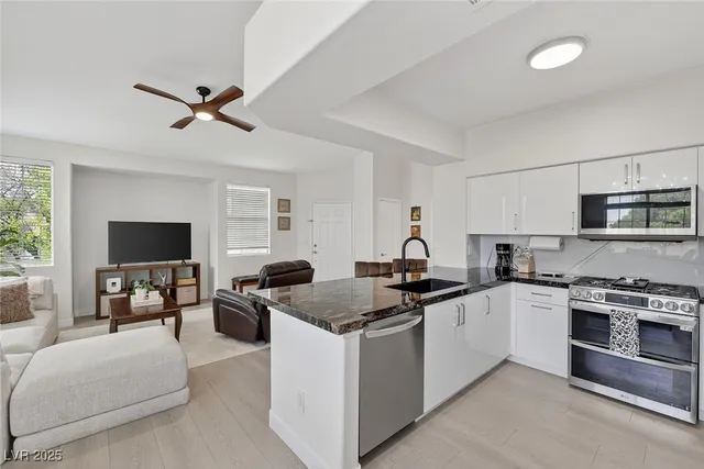 $2,900 | 1704 Queen Victoria Street, Unit 203, Las Vegas, NV 89144