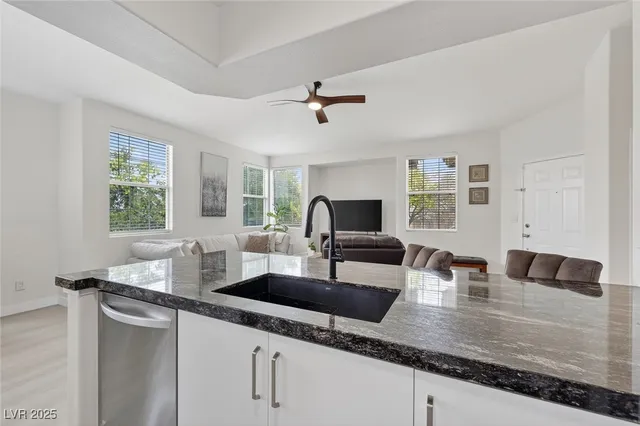 $2,900 | 1704 Queen Victoria Street, Unit 203, Las Vegas, NV 89144