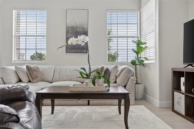 $2,900 | 1704 Queen Victoria Street, Unit 203, Las Vegas, NV 89144