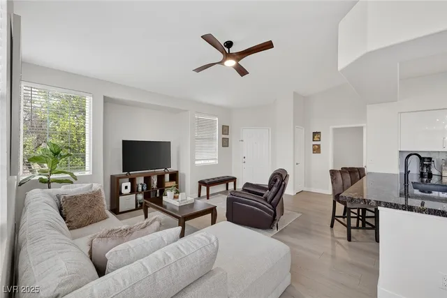 $2,900 | 1704 Queen Victoria Street, Unit 203, Las Vegas, NV 89144