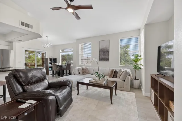 $2,900 | 1704 Queen Victoria Street, Unit 203, Las Vegas, NV 89144