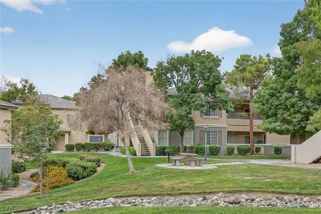 $2,900 | 1704 Queen Victoria Street, Unit 203, Las Vegas, NV 89144