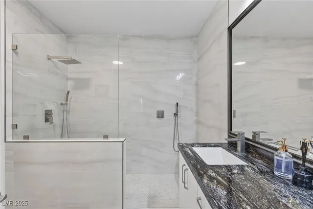 $2,900 | 1704 Queen Victoria Street, Unit 203, Las Vegas, NV 89144