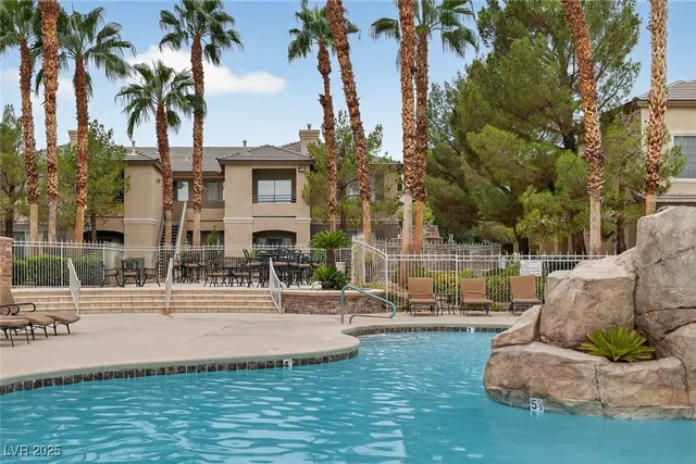 $2,900 | 1704 Queen Victoria Street, Unit 203, Las Vegas, NV 89144