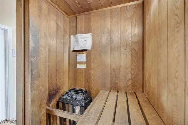 $2,900 | 1704 Queen Victoria Street, Unit 203, Las Vegas, NV 89144