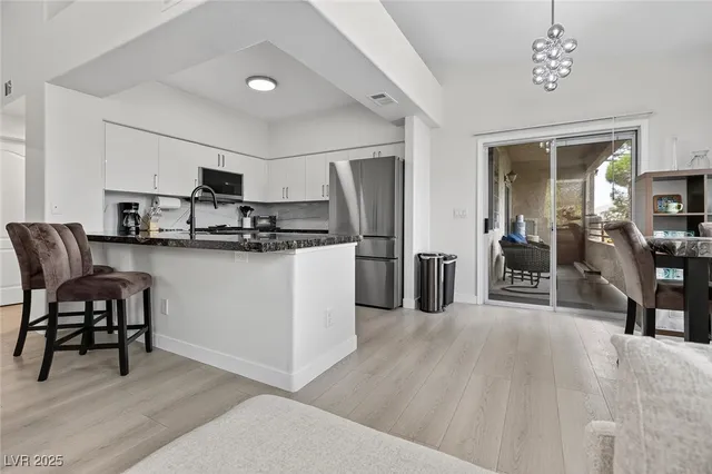 $2,900 | 1704 Queen Victoria Street, Unit 203, Las Vegas, NV 89144