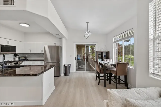 $2,900 | 1704 Queen Victoria Street, Unit 203, Las Vegas, NV 89144