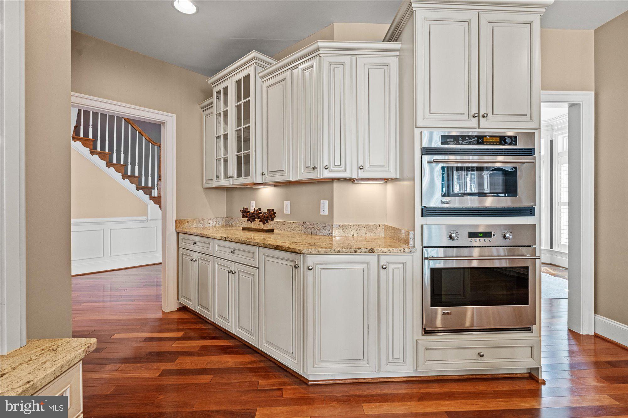 9300 Castle Hill Road Springfield, VA 22153 - Photo 11 of 60 Bar and pantry