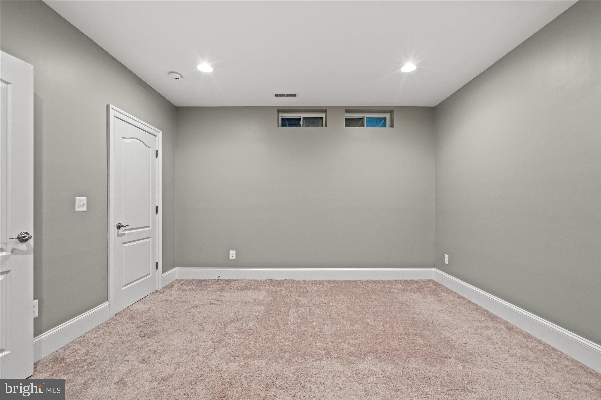 9300 Castle Hill Road Springfield, VA 22153 - Photo 52 of 60 Room 1 with closet