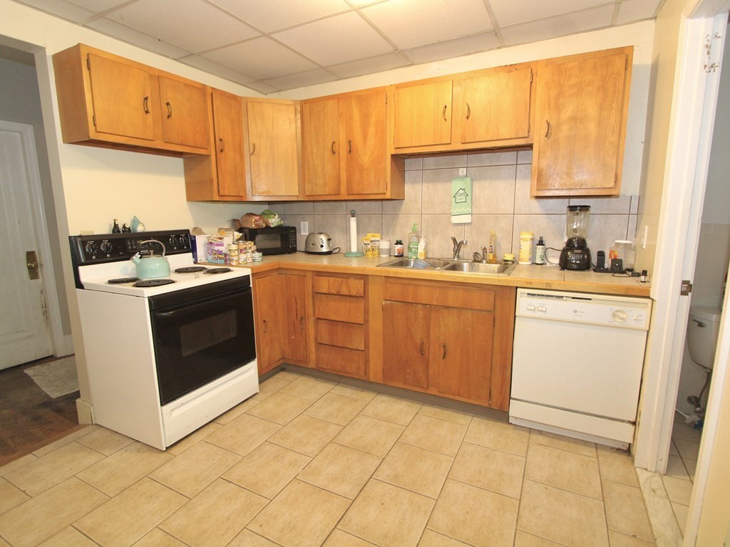 29-31 Rockrimmon Road Worcester, MA 01602 - Photo 11 of 18 Gallery Image 11