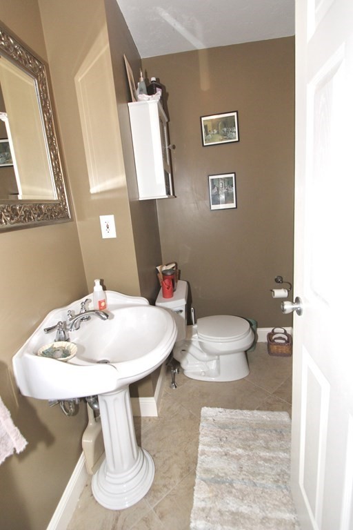 29-31 Rockrimmon Road Worcester, MA 01602 - Photo 5 of 18 Gallery Image 5