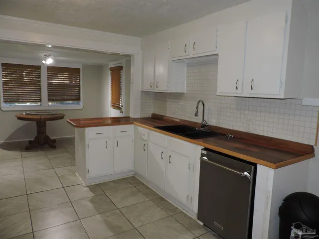 $1,595 | 916 East Hatton Street, Pensacola, FL 32503