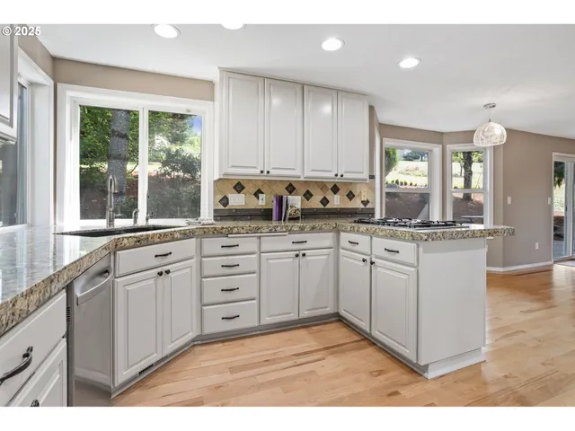 $799,000 | 19119 Northeast 204th Avenue, Brush Prairie, WA 98606